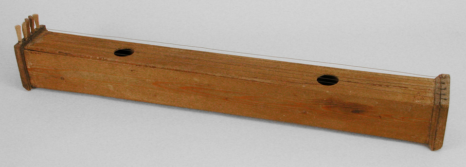 Aeolian harp four-sided box of thin spruce wood Blekinge museum Karlskrona Sweden